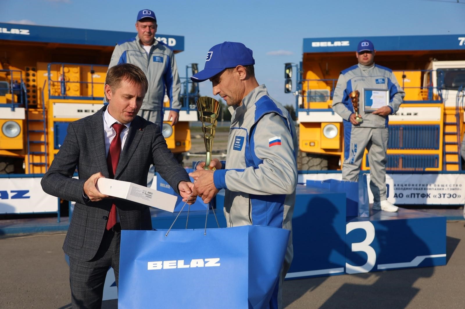 Победитель чемпионата Клуб операторов БЕЛАЗ-2025 Владимир Матвеев