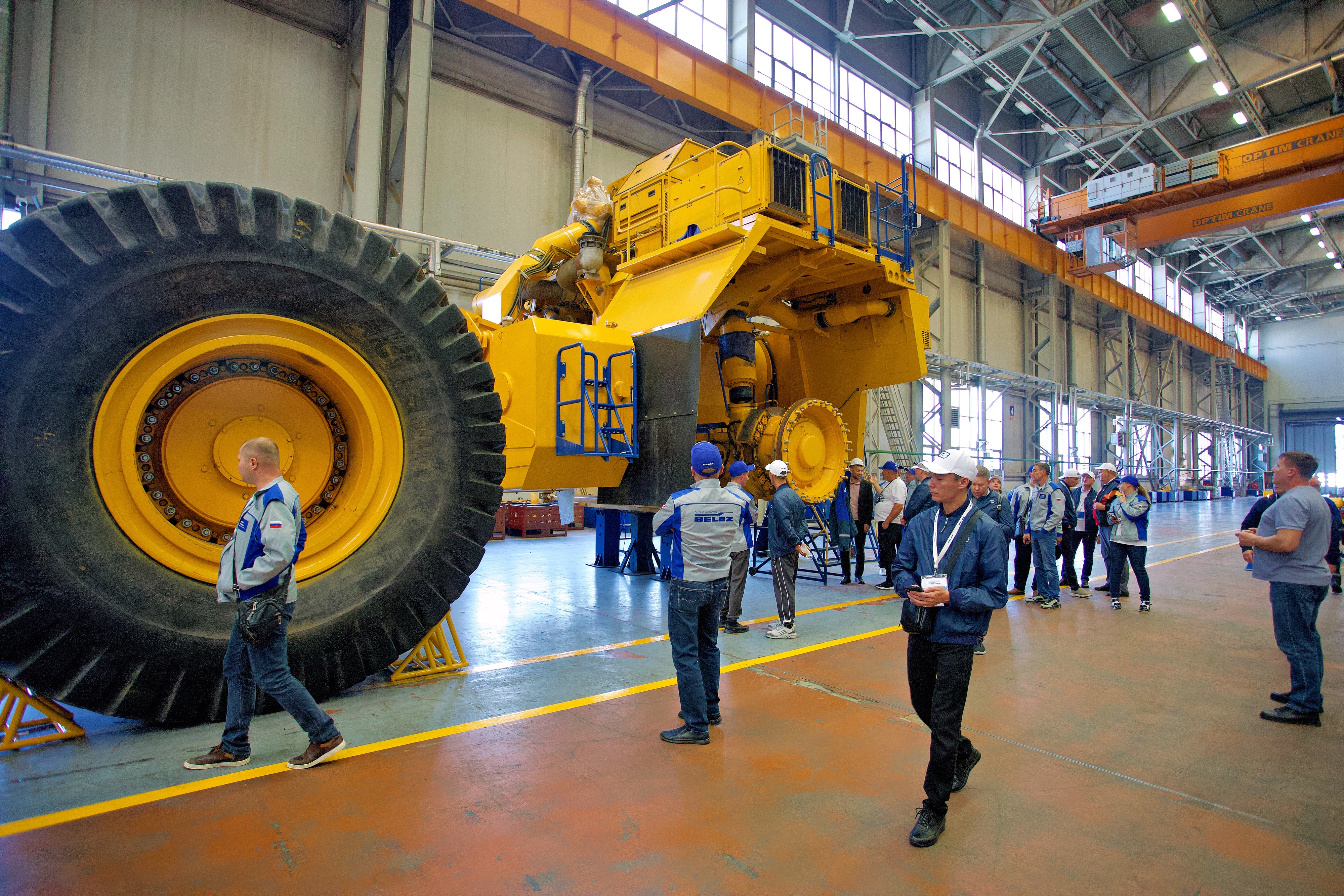 Гости чемпионата знакомятся с производством БЕЛАЗ