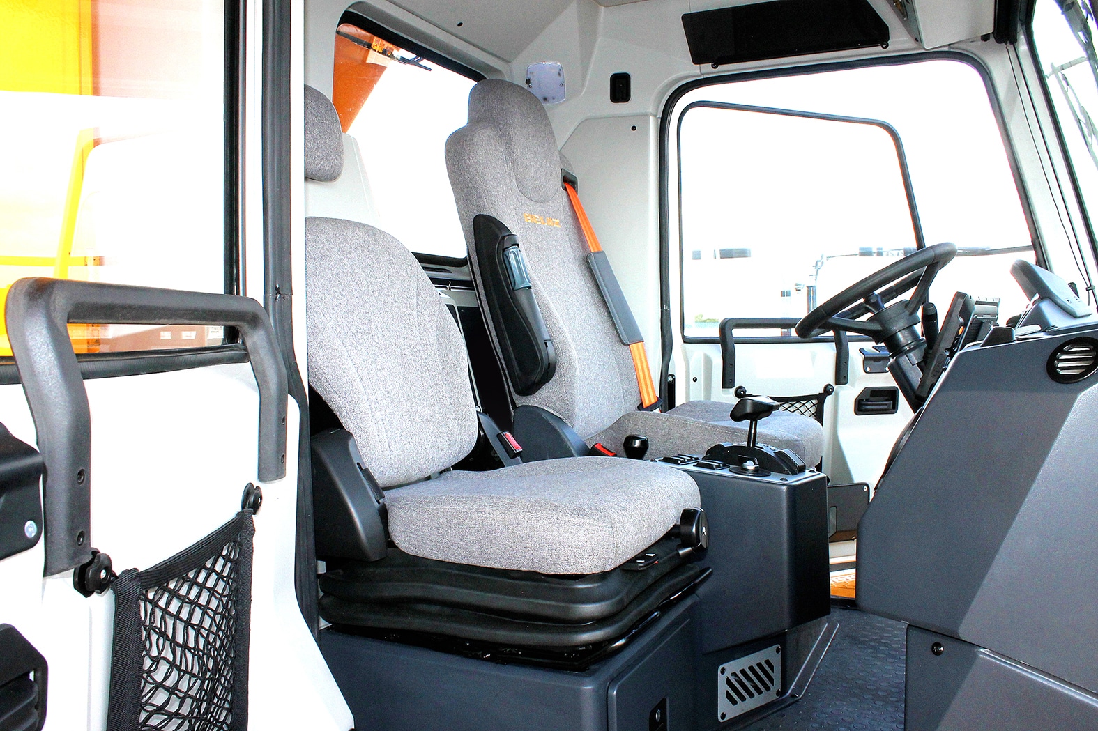 Новая кабина карьерного самосвала БЕЛАЗ